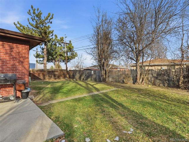 3206 Vaughn Street N, Aurora, CO 80011