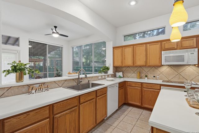 487 Covered Bridge, Schertz, TX 78154