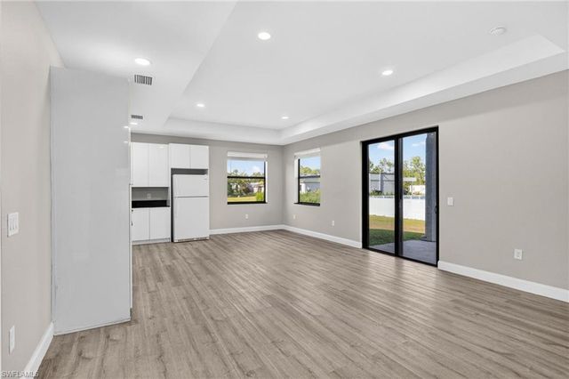 128 Viewpoint DR, Lehigh Acres, FL 33972