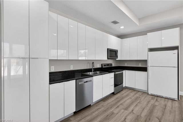 128 Viewpoint DR, Lehigh Acres, FL 33972