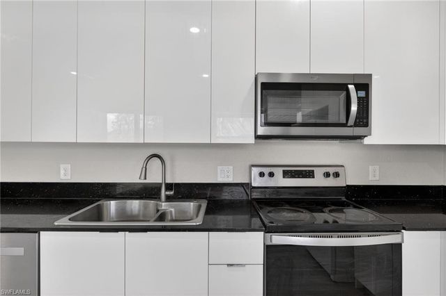 128 Viewpoint DR, Lehigh Acres, FL 33972