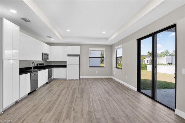 128 Viewpoint DR, Lehigh Acres, FL 33972