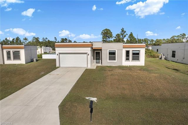 128 Viewpoint DR, Lehigh Acres, FL 33972