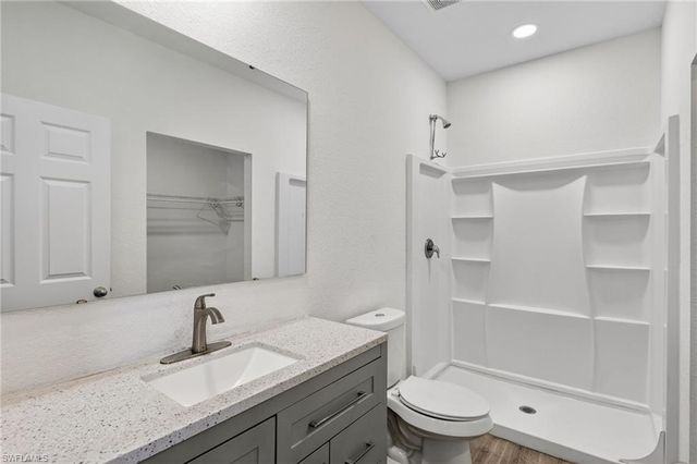 128 Viewpoint DR, Lehigh Acres, FL 33972