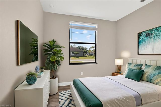 128 Viewpoint DR, Lehigh Acres, FL 33972