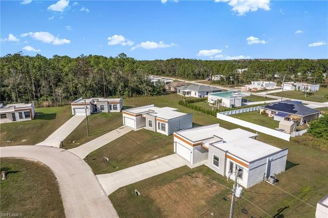 128 Viewpoint DR, Lehigh Acres, FL 33972