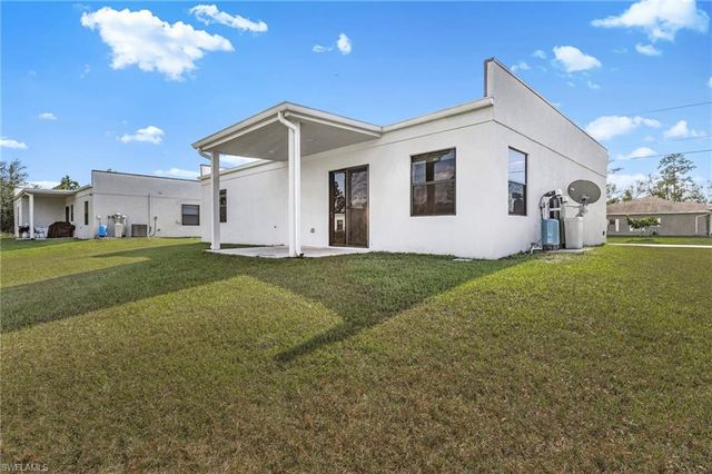 128 Viewpoint DR, Lehigh Acres, FL 33972