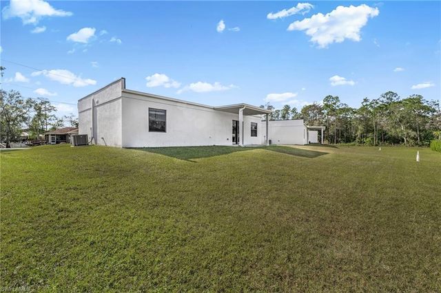 128 Viewpoint DR, Lehigh Acres, FL 33972