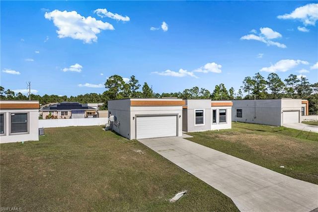 128 Viewpoint DR, Lehigh Acres, FL 33972