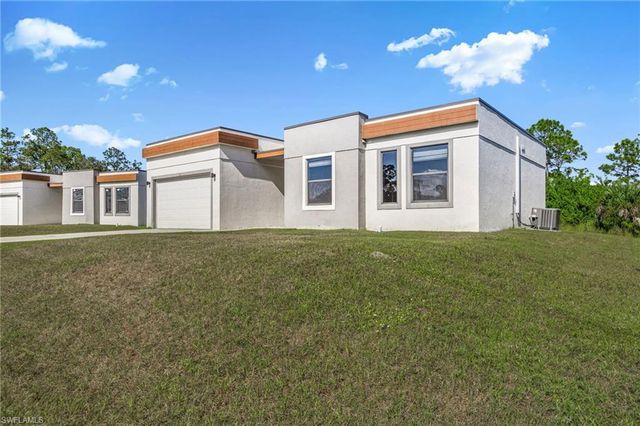 128 Viewpoint DR, Lehigh Acres, FL 33972
