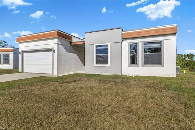 128 Viewpoint DR, Lehigh Acres, FL 33972