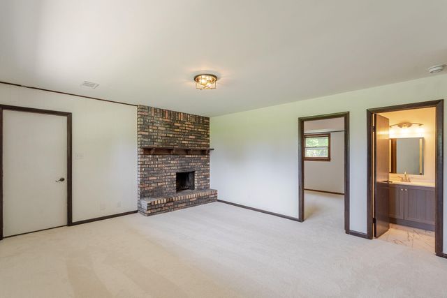 243 S 150 E, Valparaiso, IN 46383