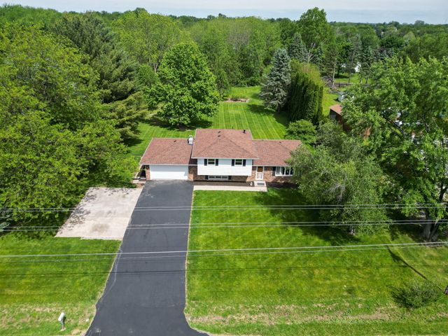 243 S 150 E, Valparaiso, IN 46383