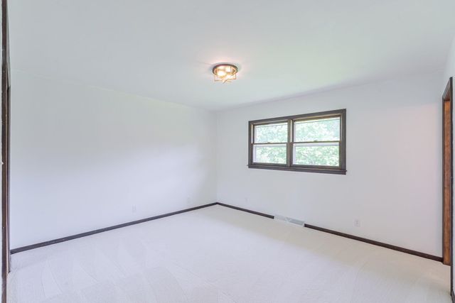 243 S 150 E, Valparaiso, IN 46383