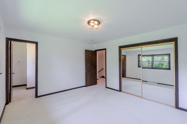 243 S 150 E, Valparaiso, IN 46383