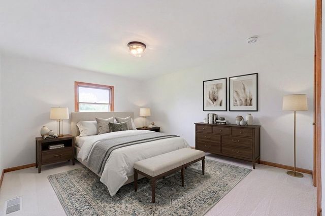 243 S 150 E, Valparaiso, IN 46383