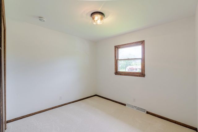 243 S 150 E, Valparaiso, IN 46383