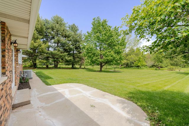 243 S 150 E, Valparaiso, IN 46383