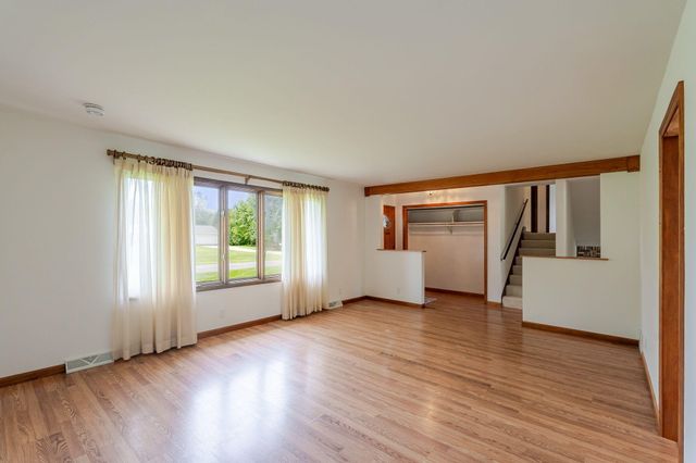 243 S 150 E, Valparaiso, IN 46383