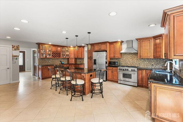 8 dusko Drive, Sayreville, NJ 08859