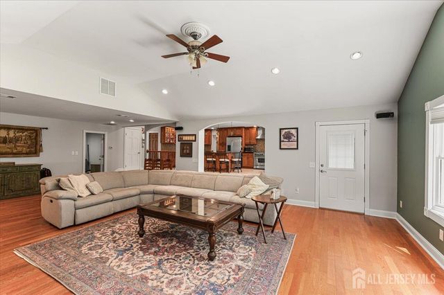 8 dusko Drive, Sayreville, NJ 08859