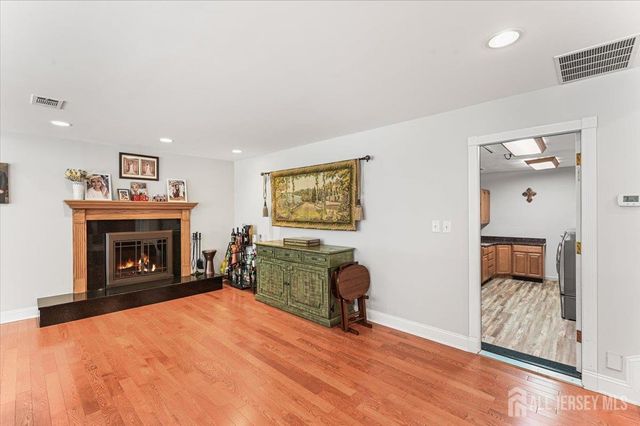 8 dusko Drive, Sayreville, NJ 08859