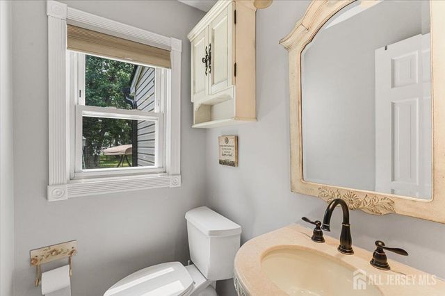 8 dusko Drive, Sayreville, NJ 08859