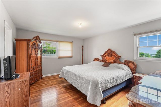 8 dusko Drive, Sayreville, NJ 08859
