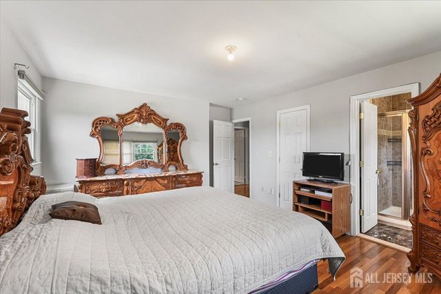 8 dusko Drive, Sayreville, NJ 08859