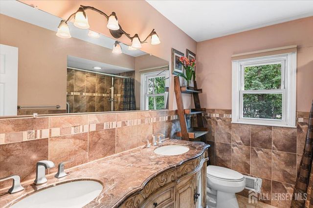 8 dusko Drive, Sayreville, NJ 08859