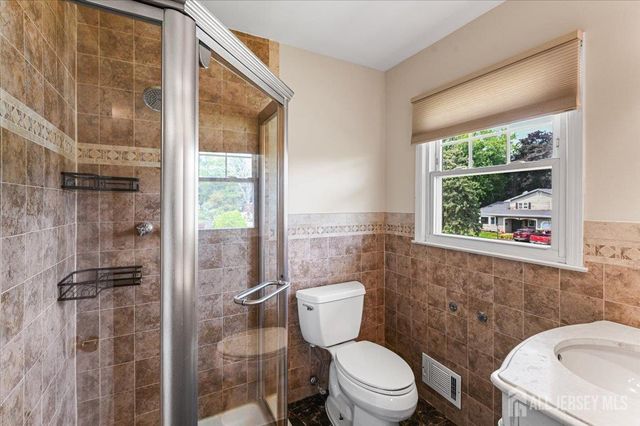 8 dusko Drive, Sayreville, NJ 08859
