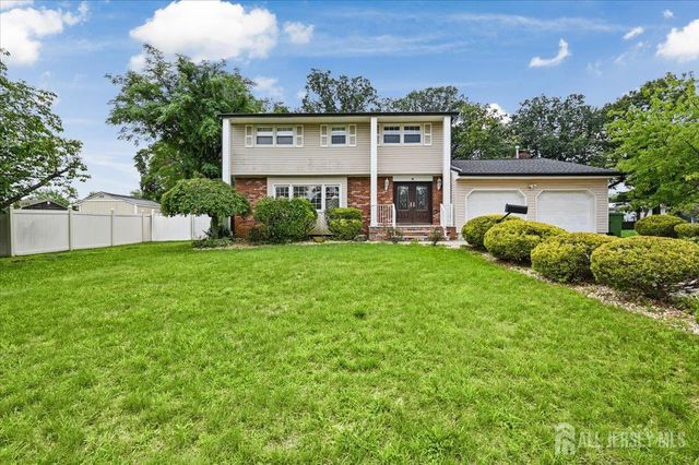 8 dusko Drive, Sayreville, NJ 08859