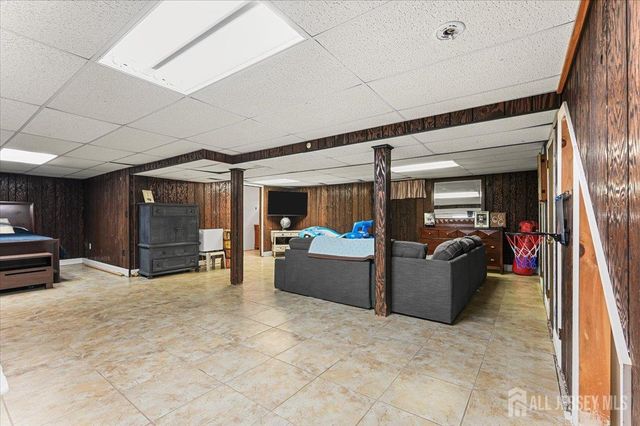 8 dusko Drive, Sayreville, NJ 08859