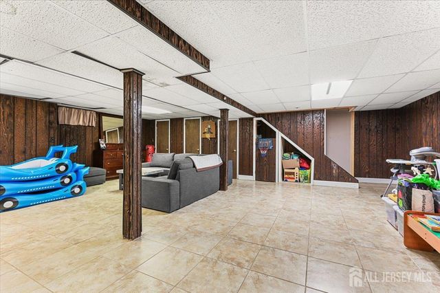 8 dusko Drive, Sayreville, NJ 08859