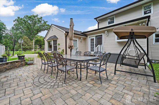 8 dusko Drive, Sayreville, NJ 08859