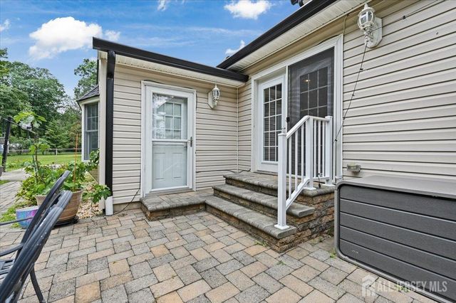 8 dusko Drive, Sayreville, NJ 08859