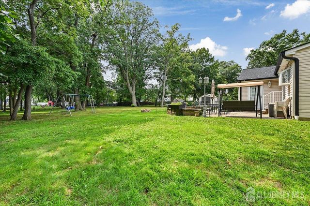 8 dusko Drive, Sayreville, NJ 08859