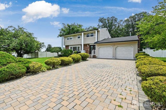 8 dusko Drive, Sayreville, NJ 08859