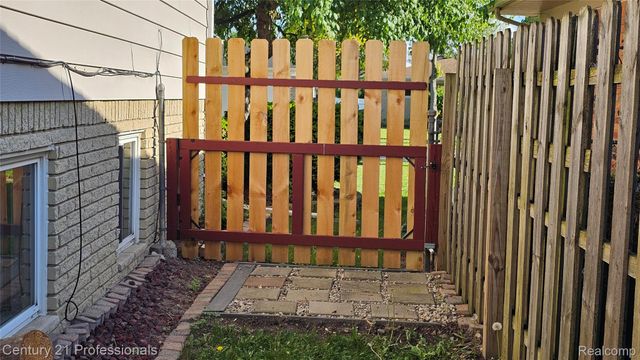 4939 Duchess Drive, Sterling Heights, MI 48310