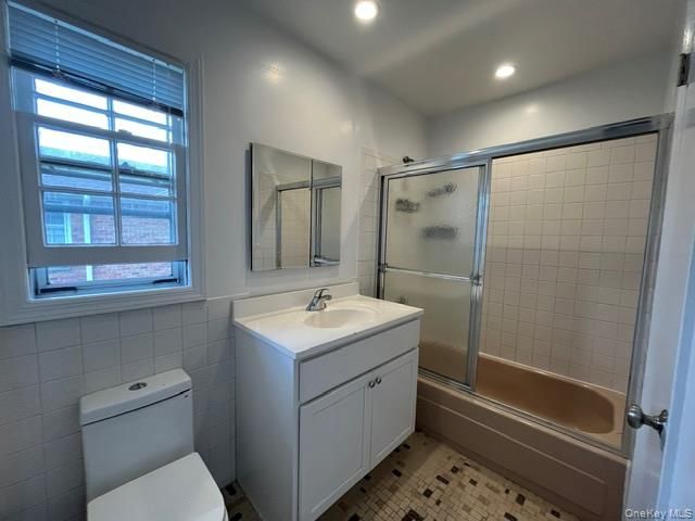 165 Manorhaven Boulevard G, Port Washington, NY 11050