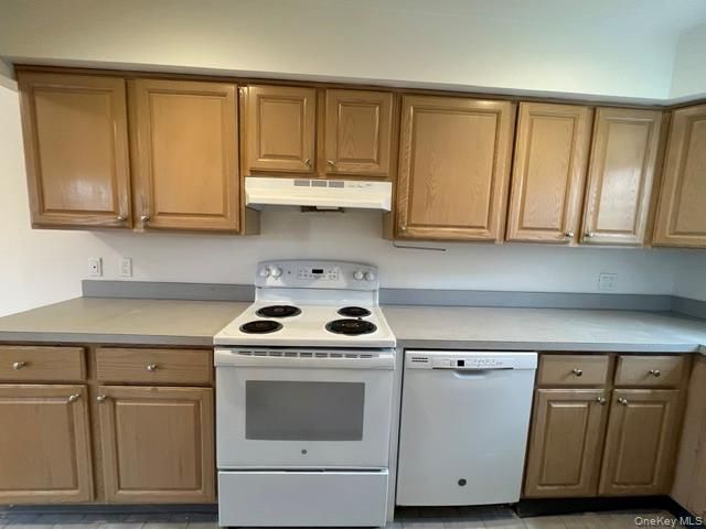 165 Manorhaven Boulevard G, Port Washington, NY 11050