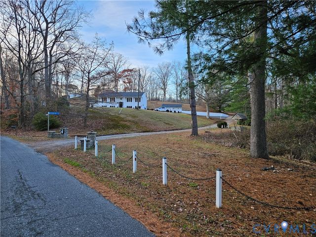 14464 Lipscomb Hill Ln, Milford, VA 22514