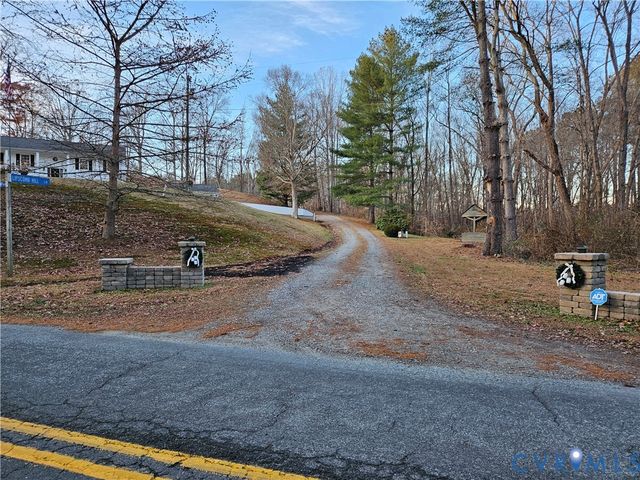 14464 Lipscomb Hill Ln, Milford, VA 22514