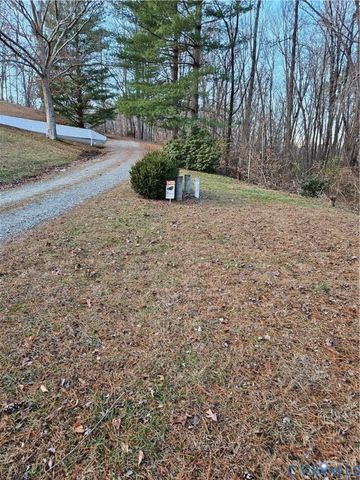 14464 Lipscomb Hill Ln, Milford, VA 22514
