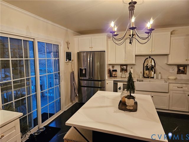 14464 Lipscomb Hill Ln, Milford, VA 22514