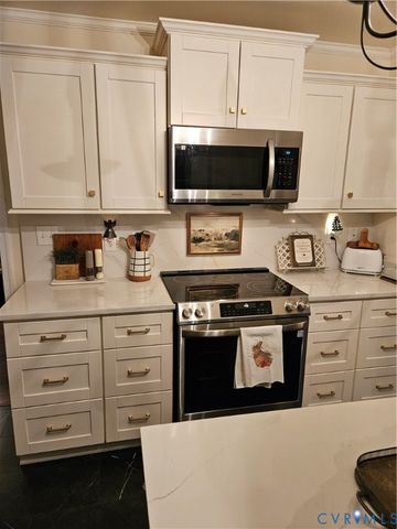 14464 Lipscomb Hill Ln, Milford, VA 22514