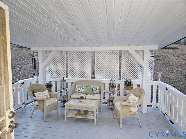 14464 Lipscomb Hill Ln, Milford, VA 22514