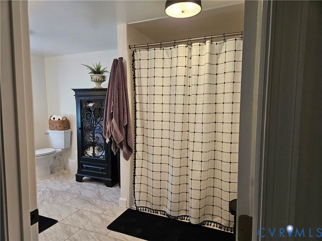 14464 Lipscomb Hill Ln, Milford, VA 22514