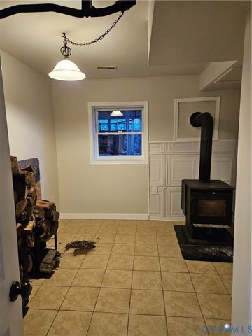 14464 Lipscomb Hill Ln, Milford, VA 22514