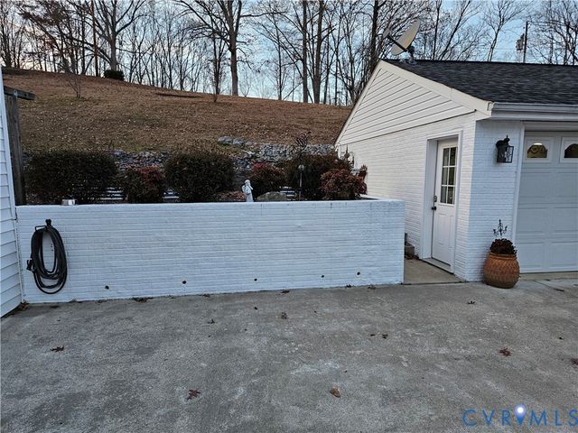 14464 Lipscomb Hill Ln, Milford, VA 22514